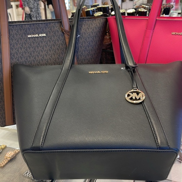 MICHAEL KORS 
Pratt Large Tote Shoulder Bag
COLOR BLACK
NWT - Picture 7 of 16